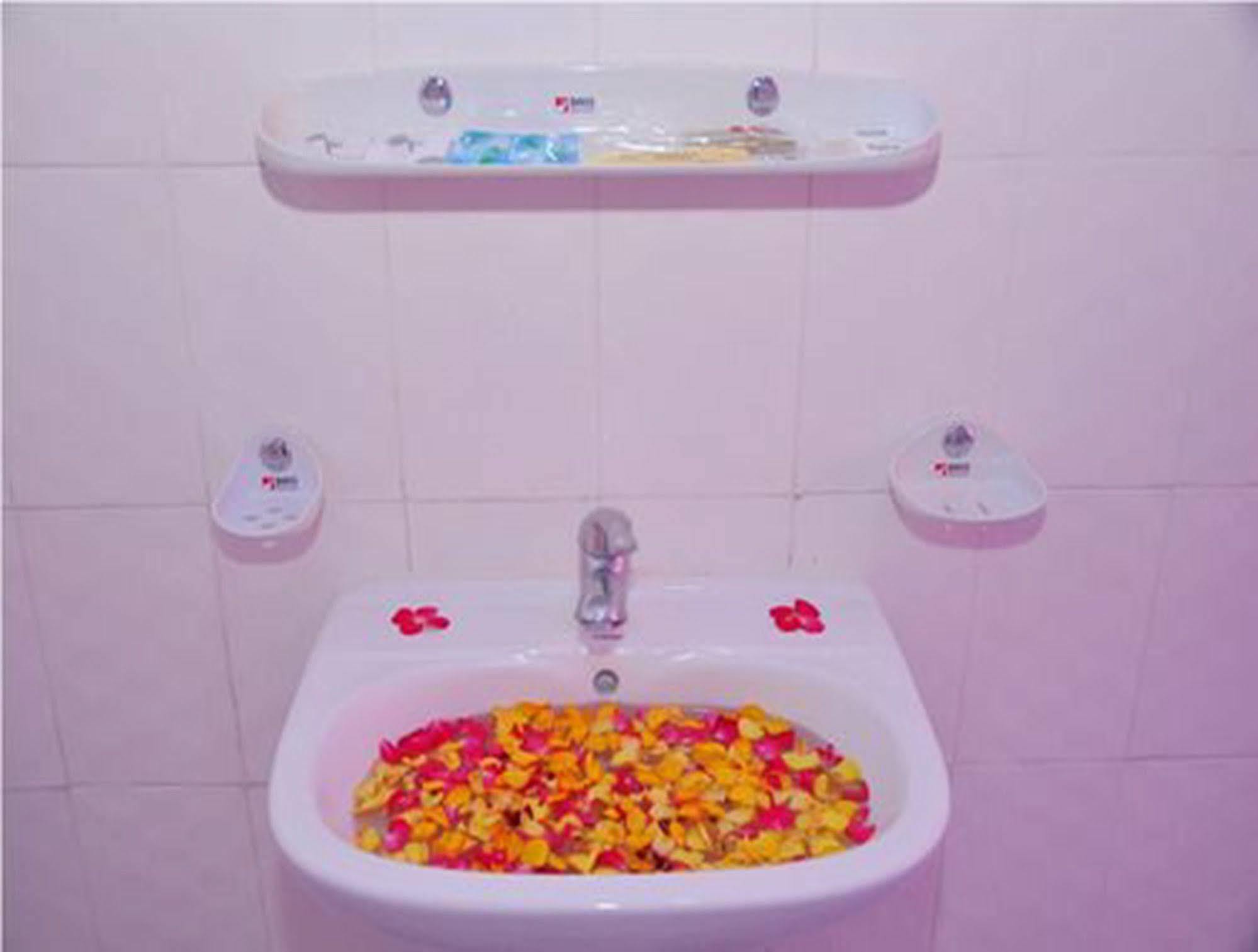Royal Tulip Hotel Mandalay Esterno foto
