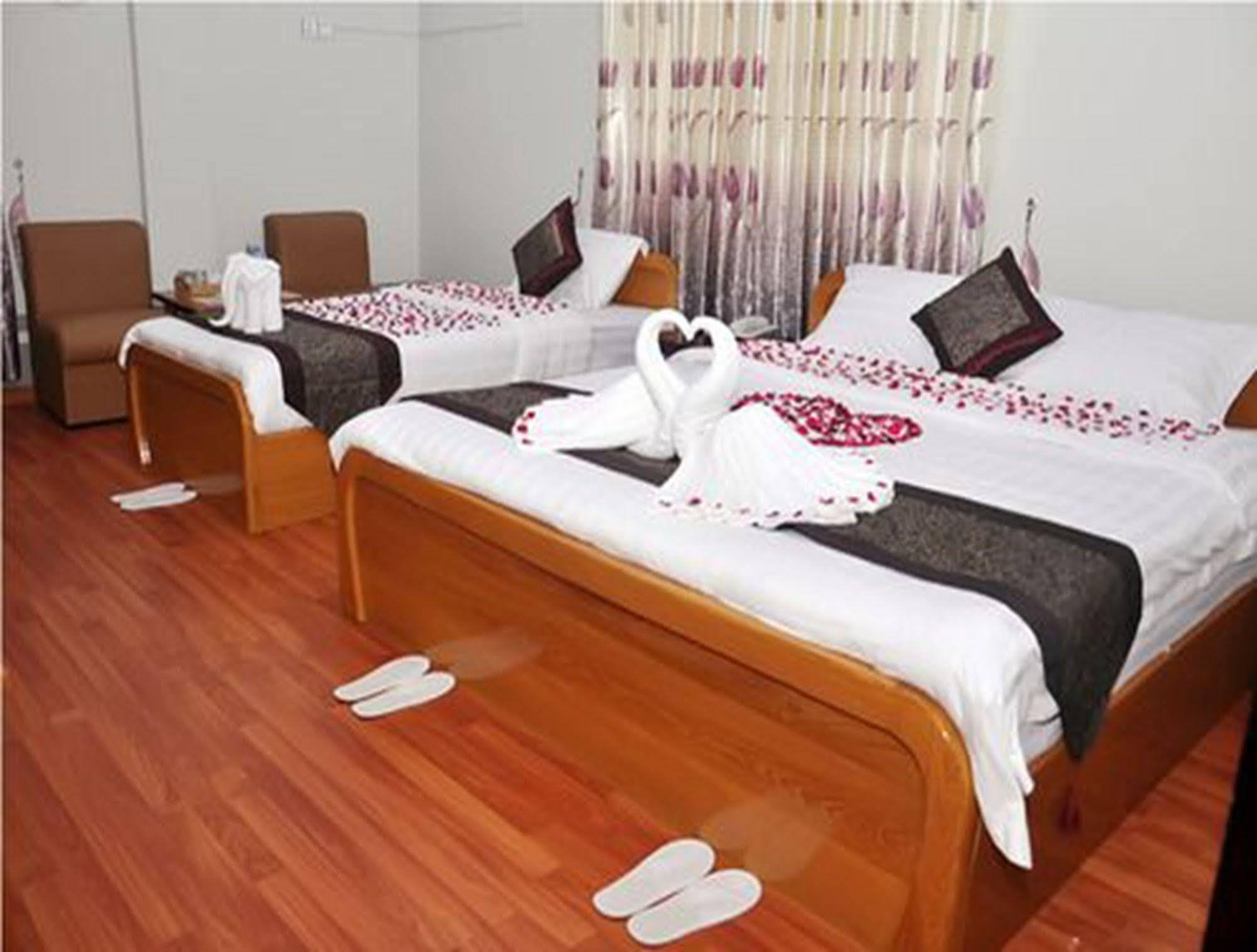 Royal Tulip Hotel Mandalay Esterno foto