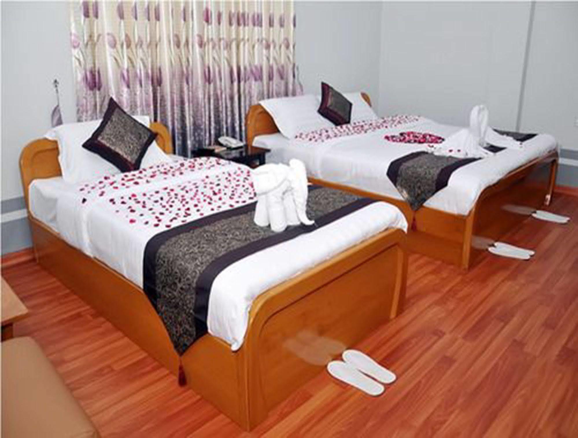 Royal Tulip Hotel Mandalay Esterno foto