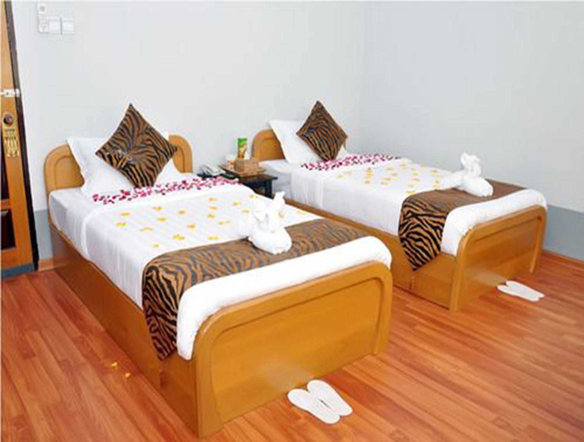 Royal Tulip Hotel Mandalay Esterno foto